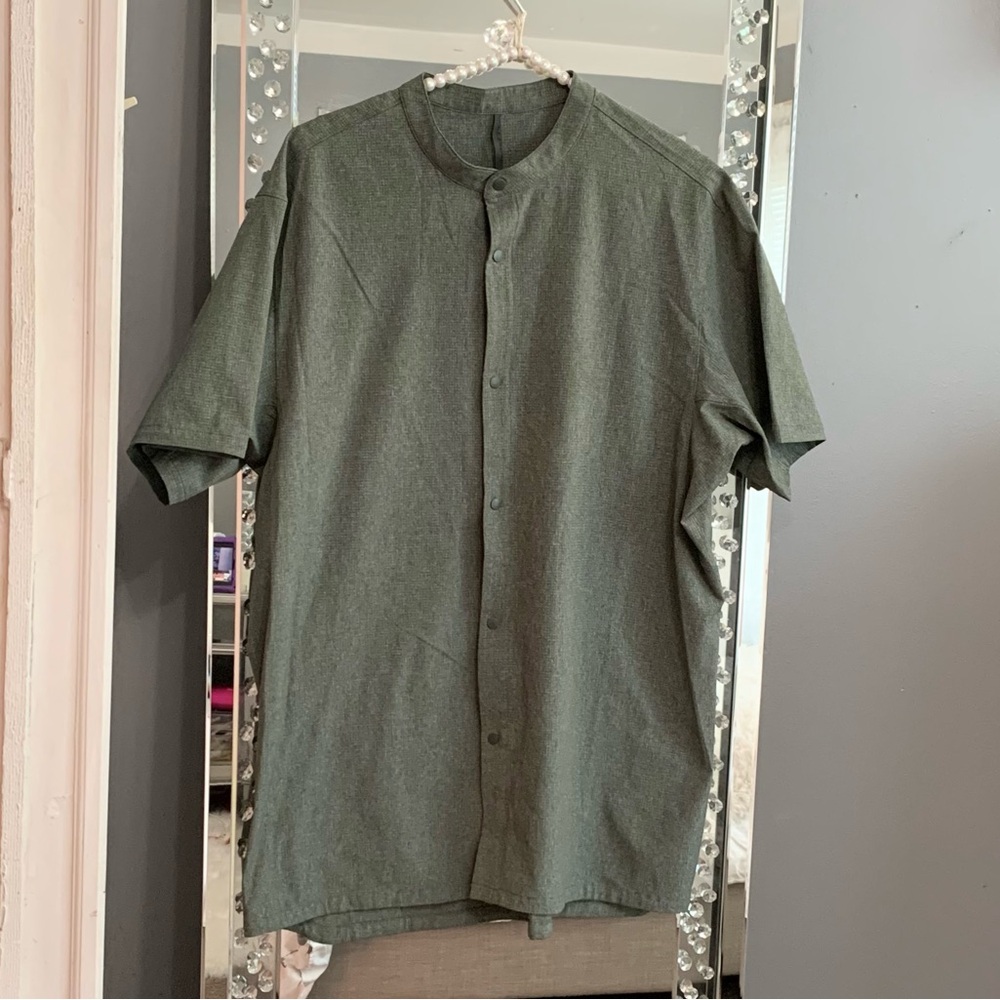 1829.♎️Lululemon men airing easy stand collar shirt